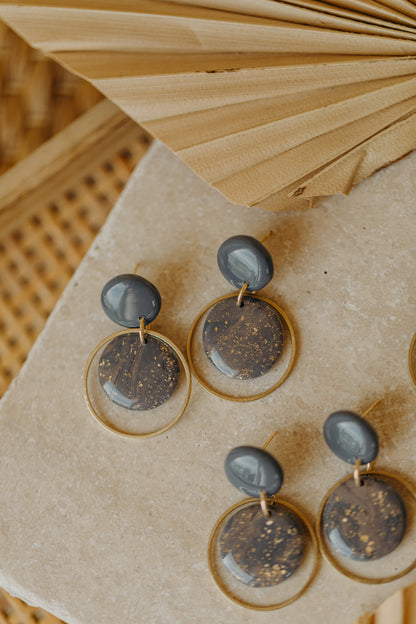 KAHO - runde grau-lila Polymer Ton Ohrringe mit Blattgold