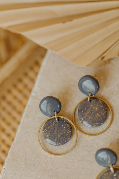 KAHO - runde grau-lila Polymer Ton Ohrringe mit Blattgold