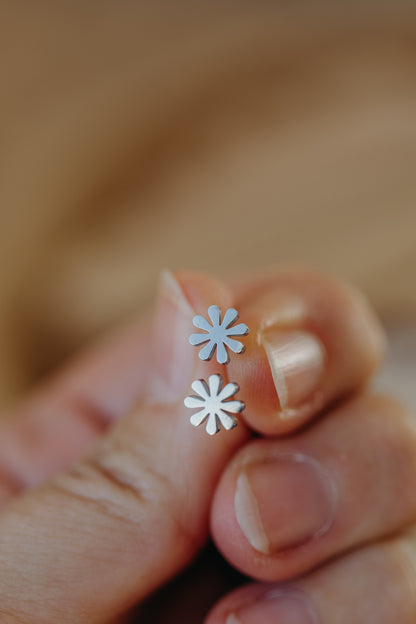 Ohrstecker Mini Blume (silber)