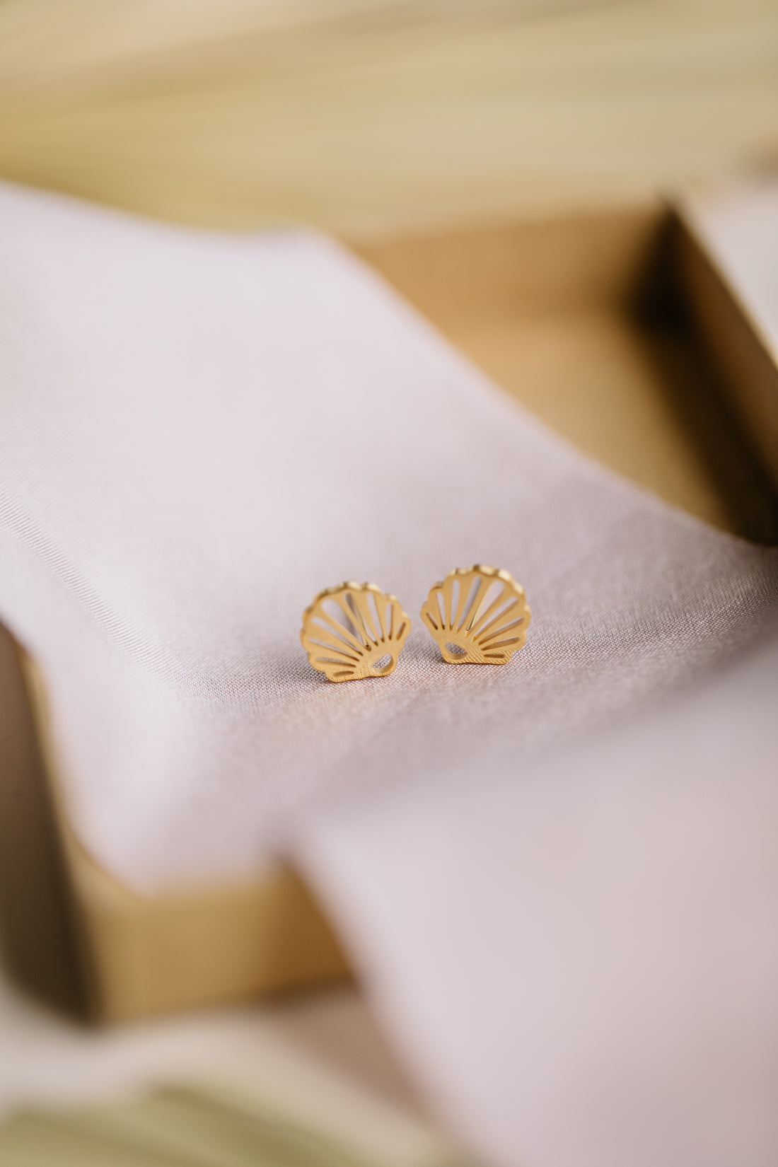 small shell earrings