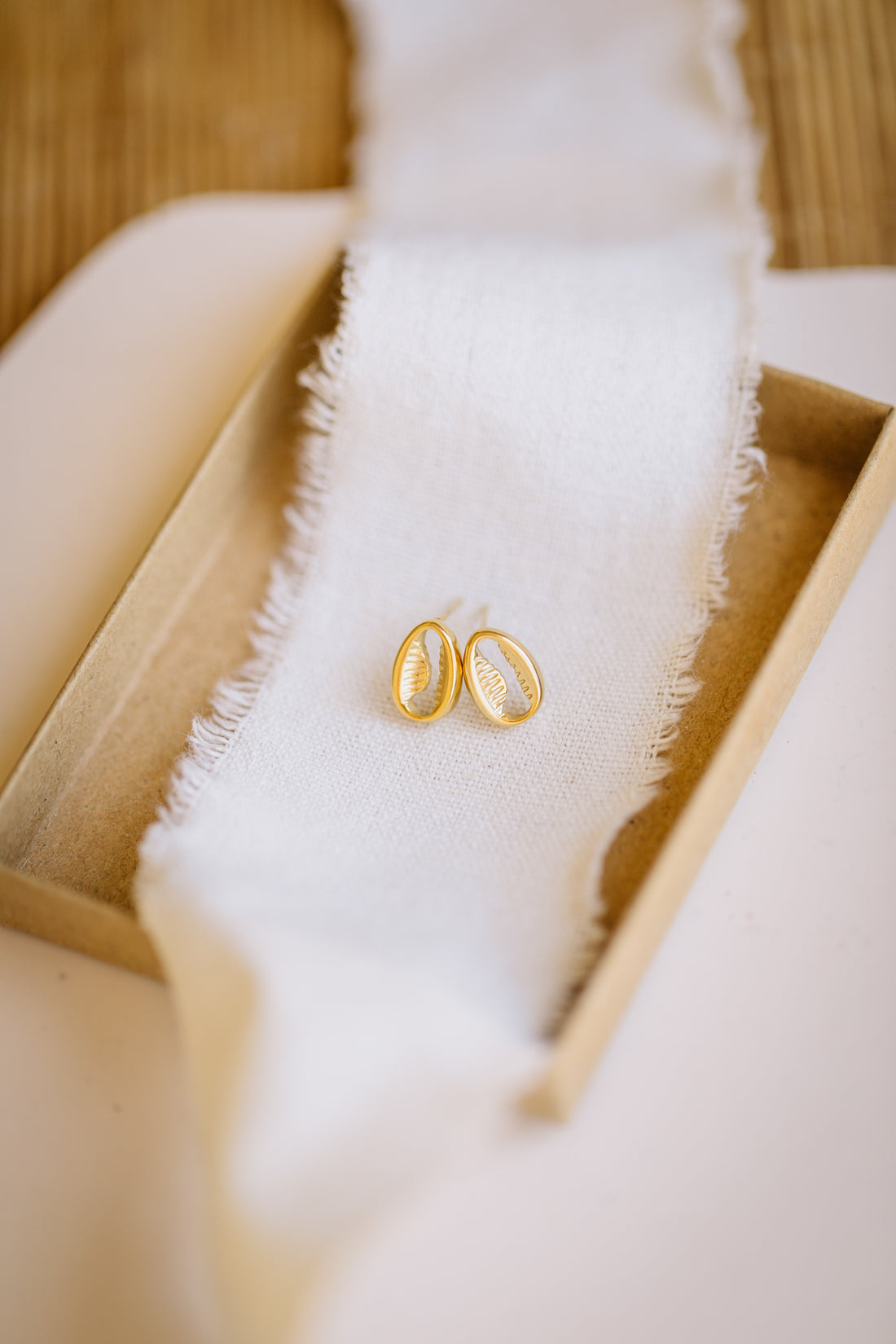 small shell earrings