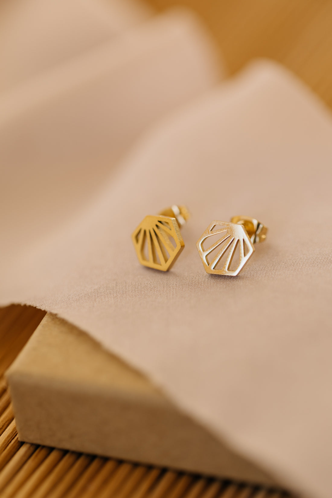 Stud Earrings Hexagon with Lines