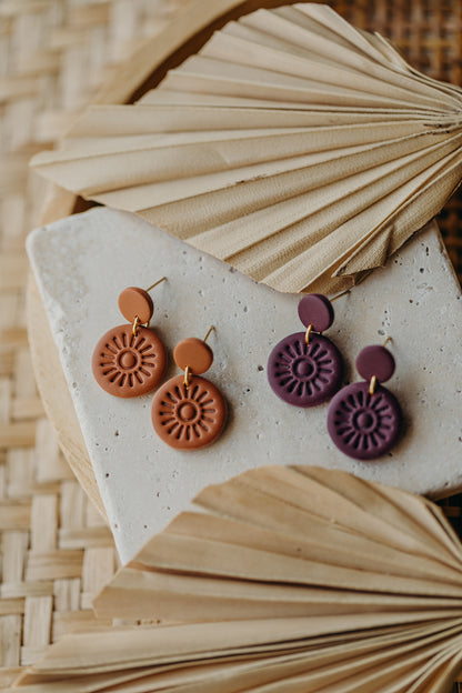 PALINA - runde Ohrringe mit Muster in Merlot