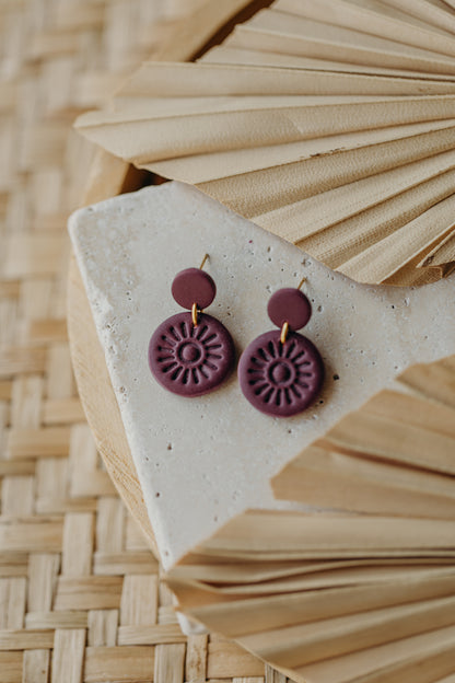 PALINA - runde Ohrringe mit Muster in Merlot