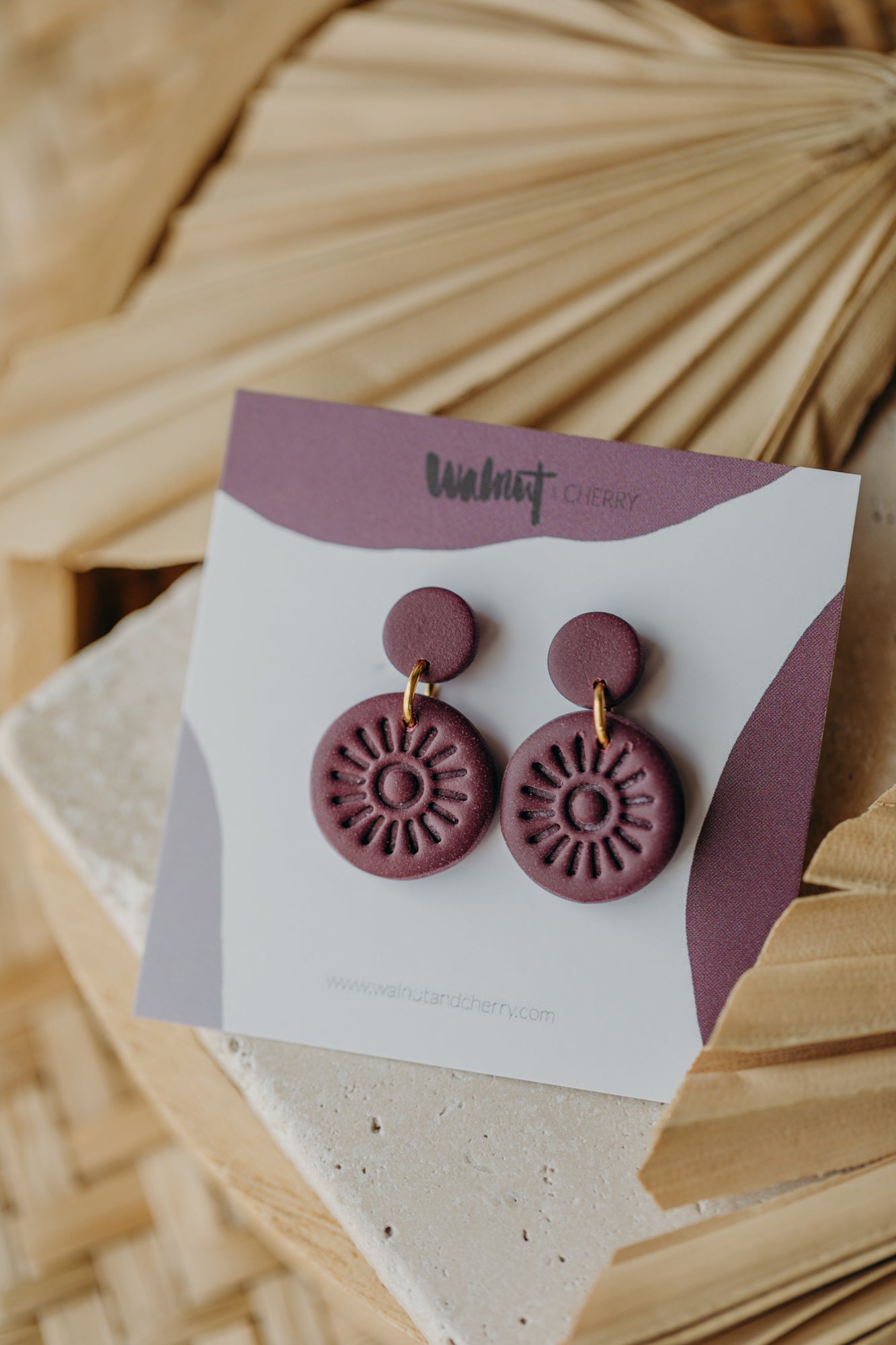 PALINA - runde Ohrringe mit Muster in Merlot