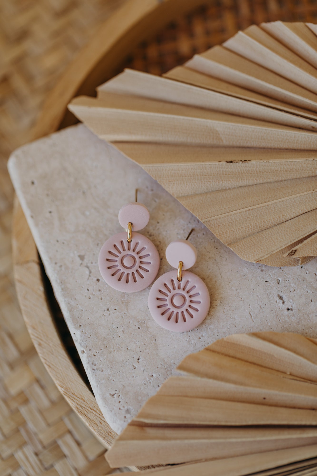 PALINA - runde Ohrringe mit Muster in rosa