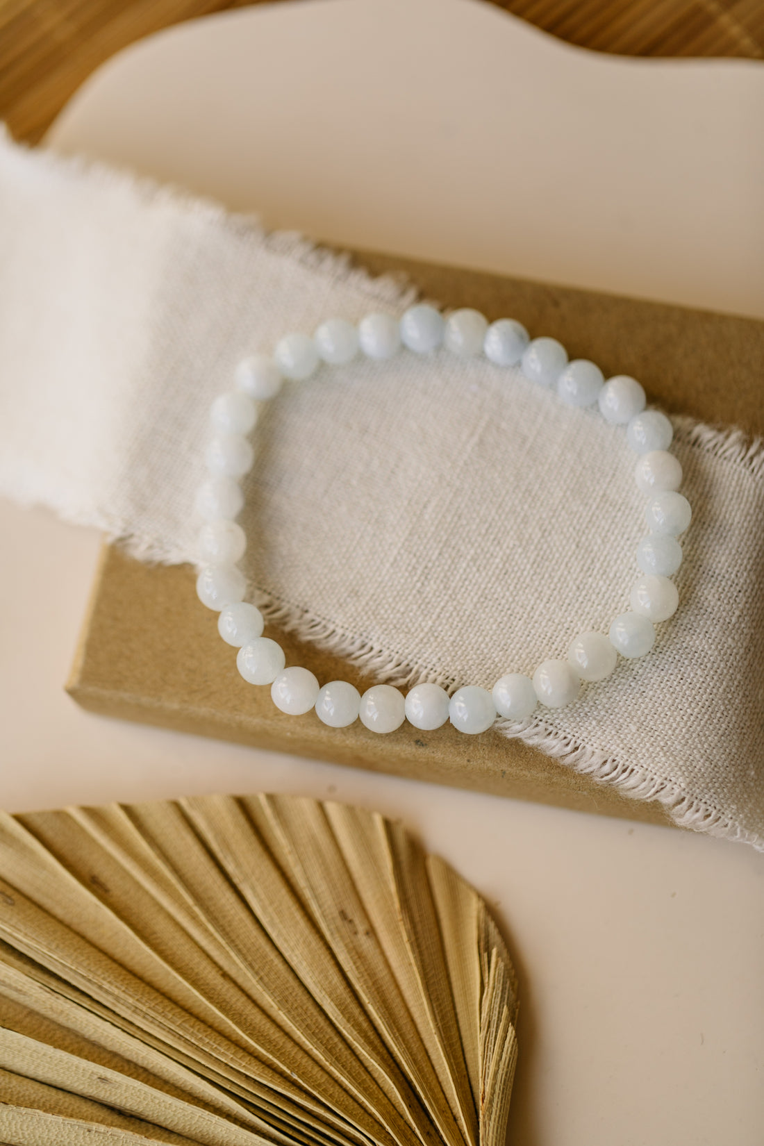 Armband mit hellblauen Achat Edelstein Perlen