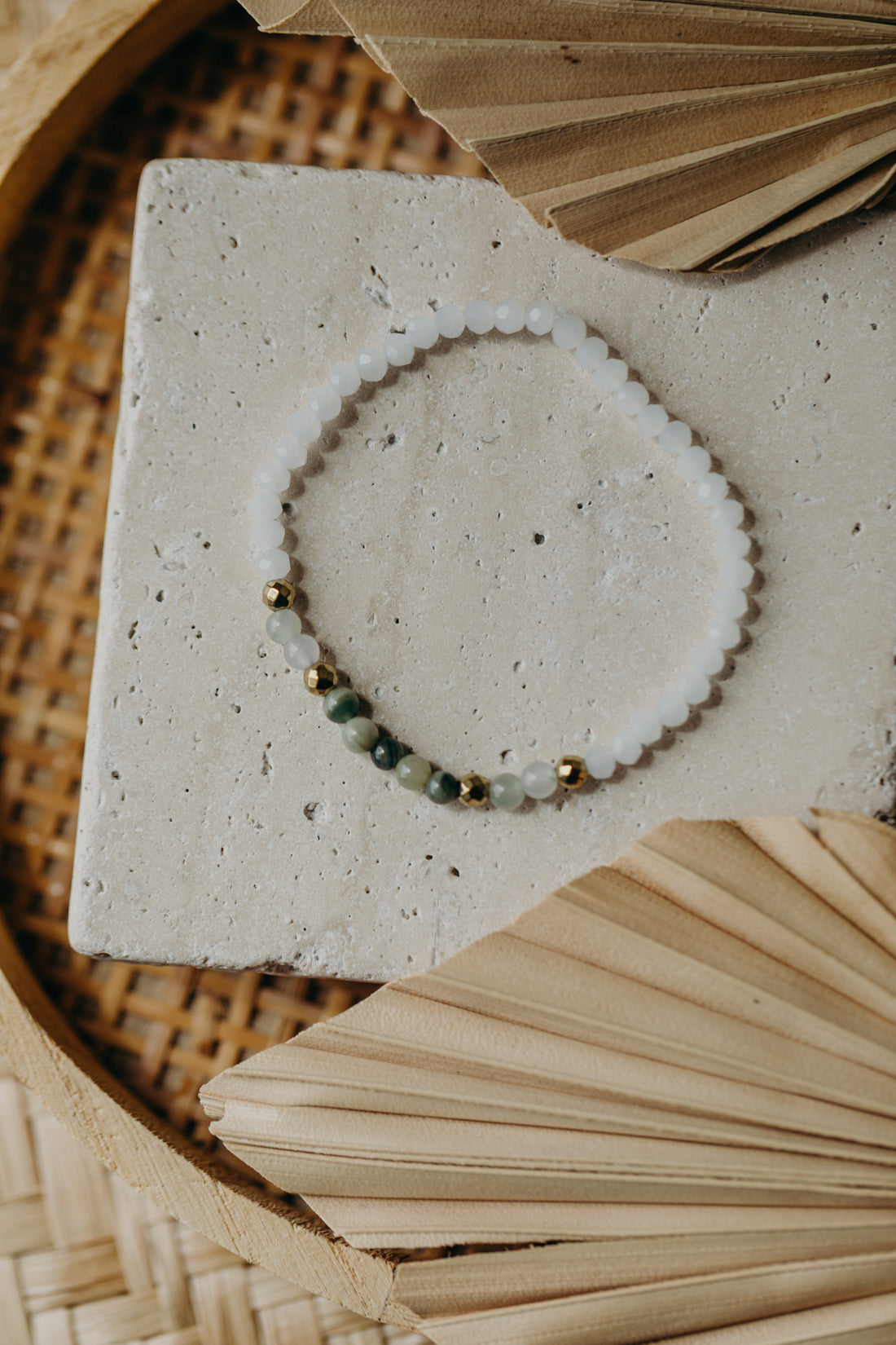 Armband mit grünen Grasstein Perlen