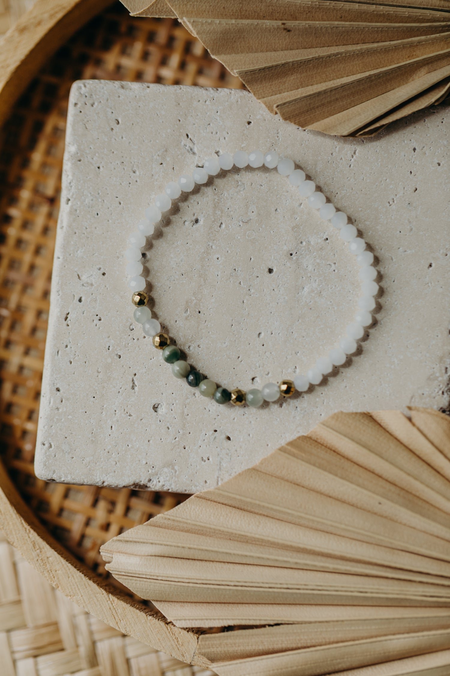 Armband mit grünen Grasstein Perlen