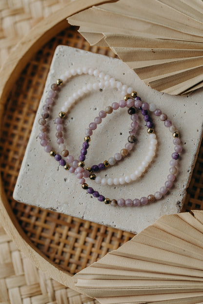 Bracelet with pink gray agate gemstone beads