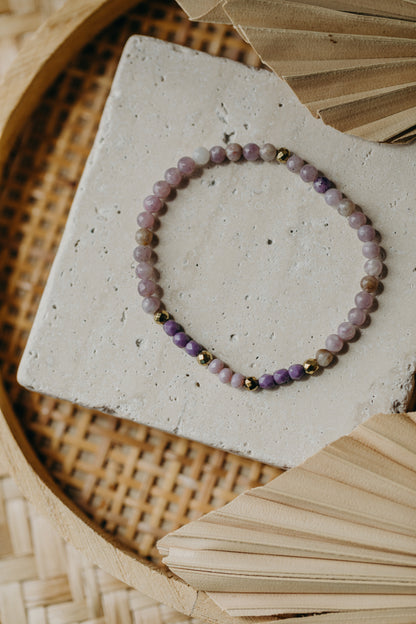 Bracelet with pink gray agate gemstone beads