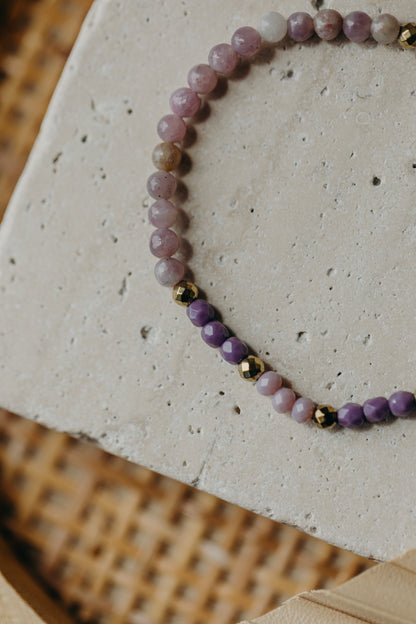 Bracelet with pink gray agate gemstone beads
