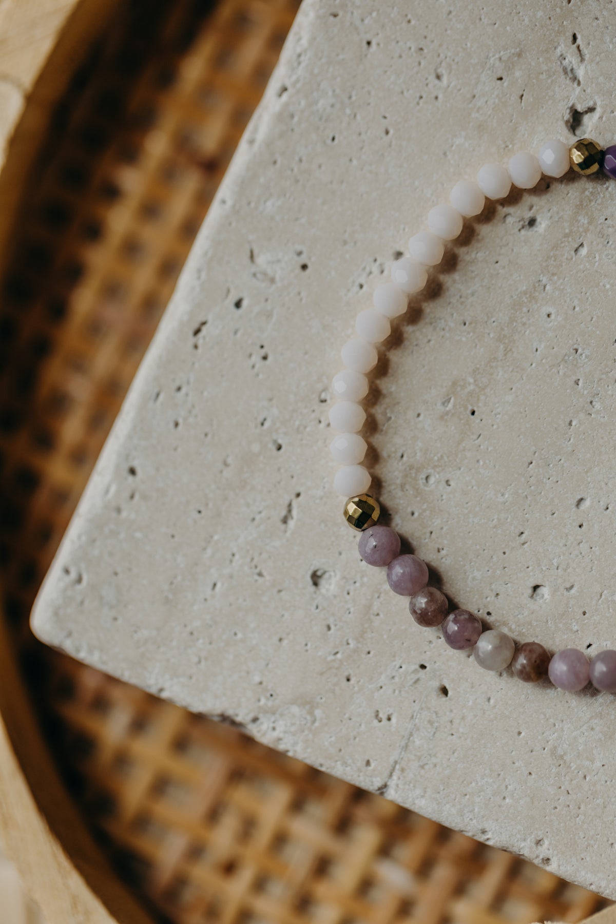 Armband lila Jade, creme und lila Glasperlen