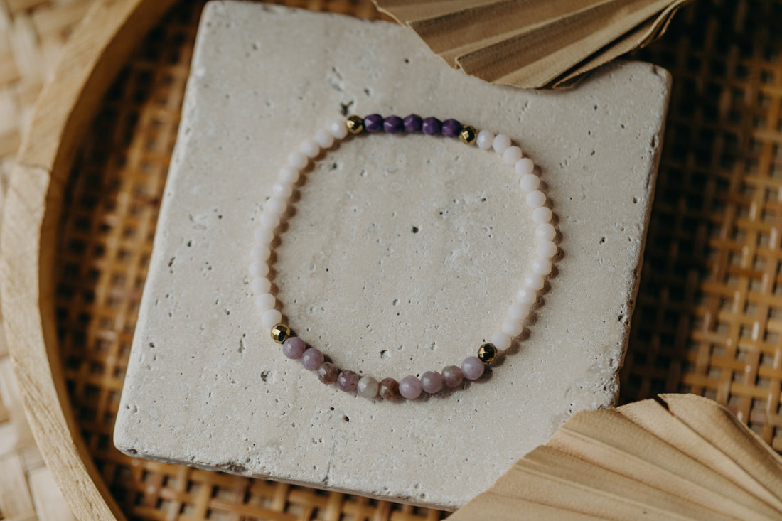 Armband lila Jade, creme und lila Glasperlen