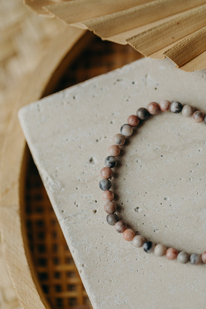 Bracelet with pink gray agate gemstone beads