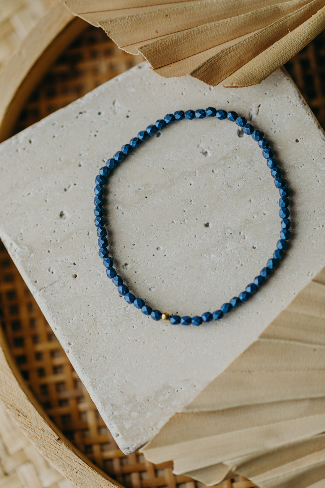 two-tone glass bead bracelet blue &amp;amp; cream