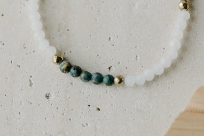 Bracelet with pink gray agate gemstone beads