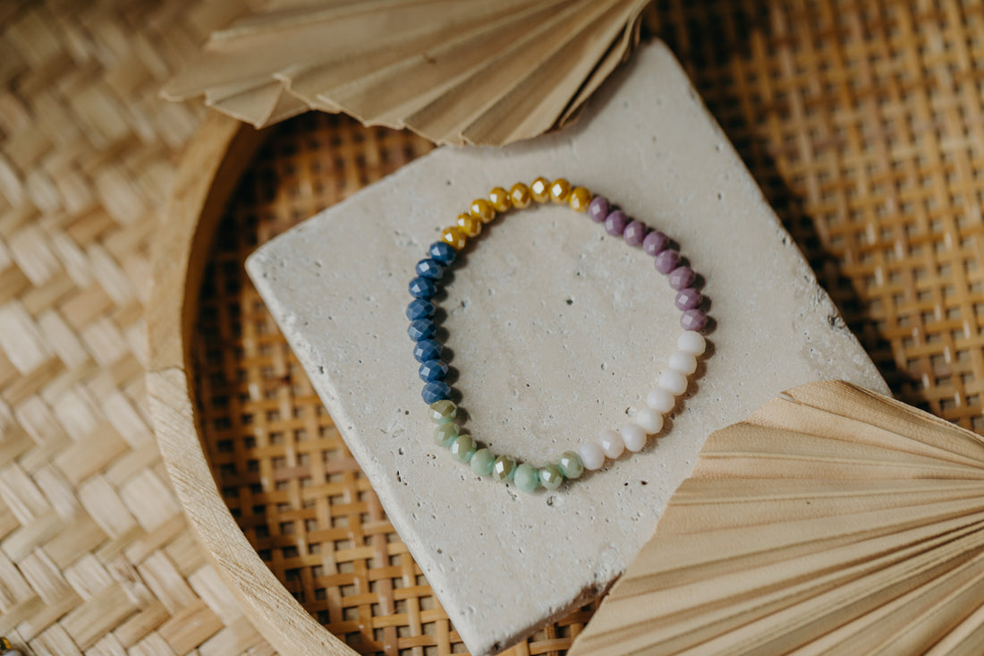 two-tone glass bead bracelet blue &amp;amp; cream