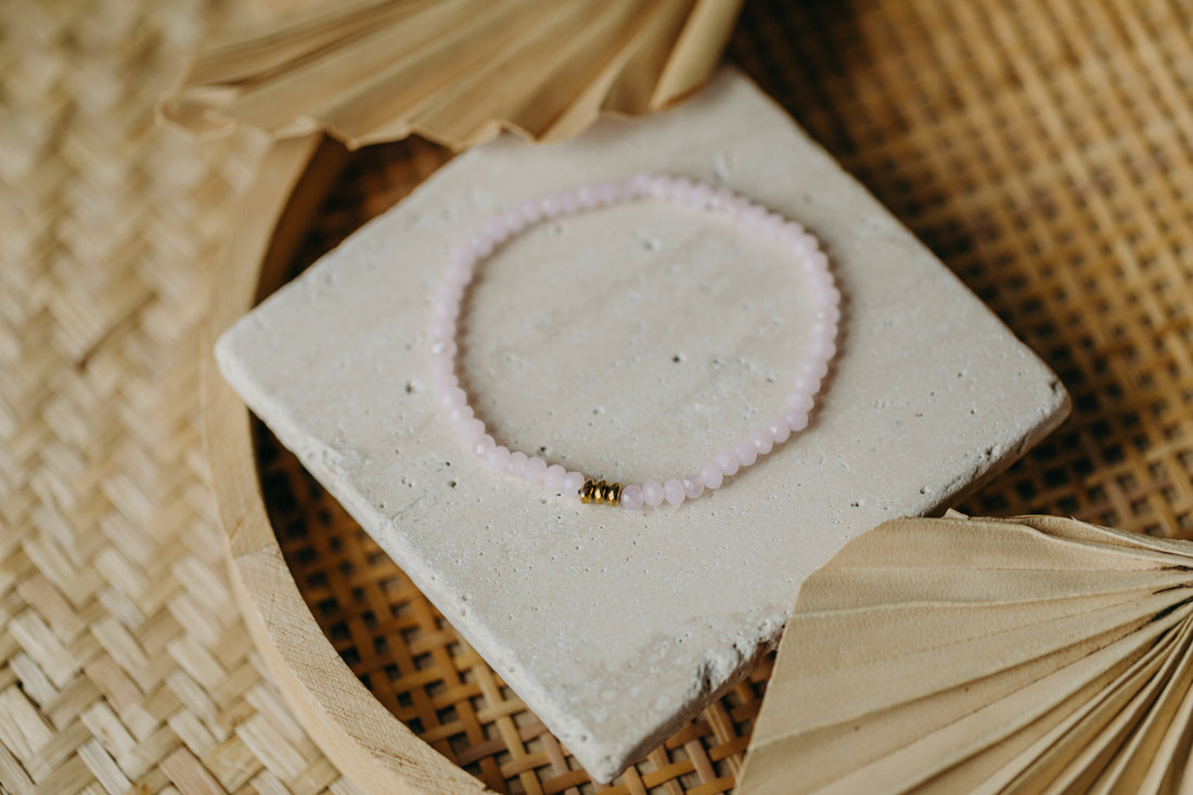 two-tone glass bead bracelet blue &amp;amp; cream