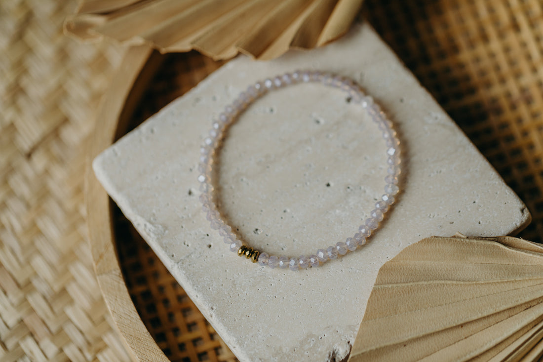 two-tone glass bead bracelet blue & cream