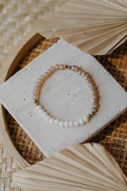 two-tone glass bead bracelet blue &amp;amp; cream