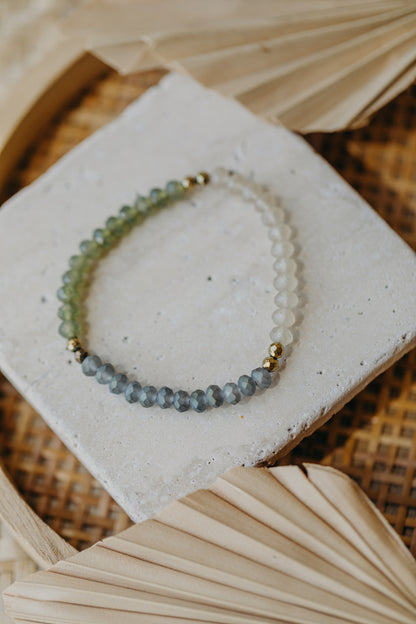 Dreifarbiges Glasperlenarmband - Transparent, Grün und Blau