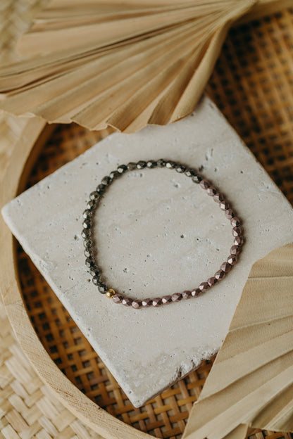 two-tone glass bead bracelet blue &amp;amp; cream