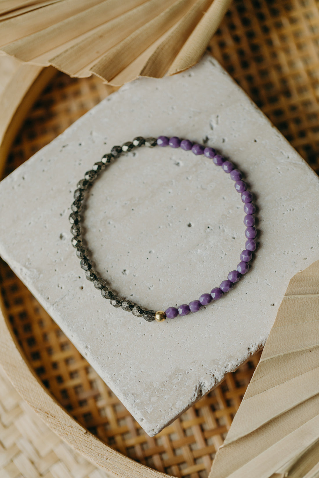 two-tone glass bead bracelet blue &amp;amp; cream