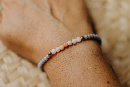 Bracelet with pink gray agate gemstone beads