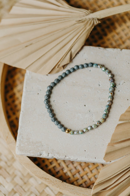 two-tone glass bead bracelet blue &amp;amp; cream