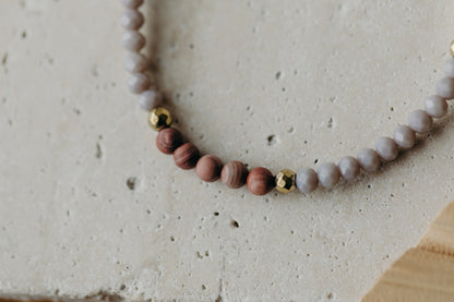 Bracelet with pink gray agate gemstone beads