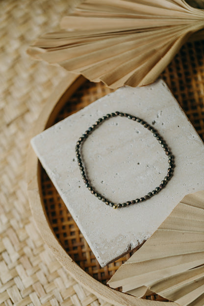 two-tone glass bead bracelet blue &amp;amp; cream