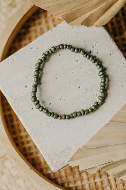 olivgrünes Perlenarmband