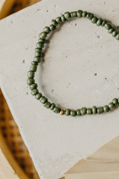 olivgrünes Perlenarmband