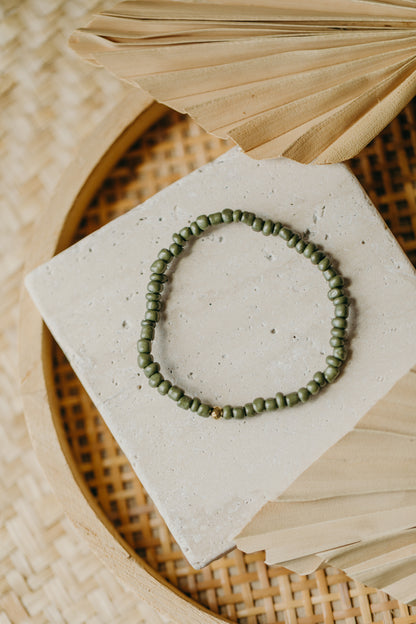 olivgrünes Perlenarmband