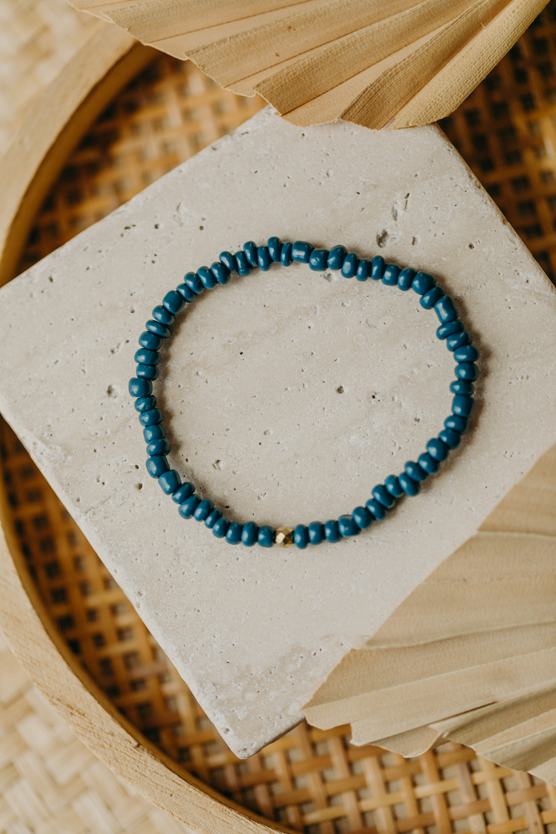 two-tone glass bead bracelet blue &amp;amp; cream