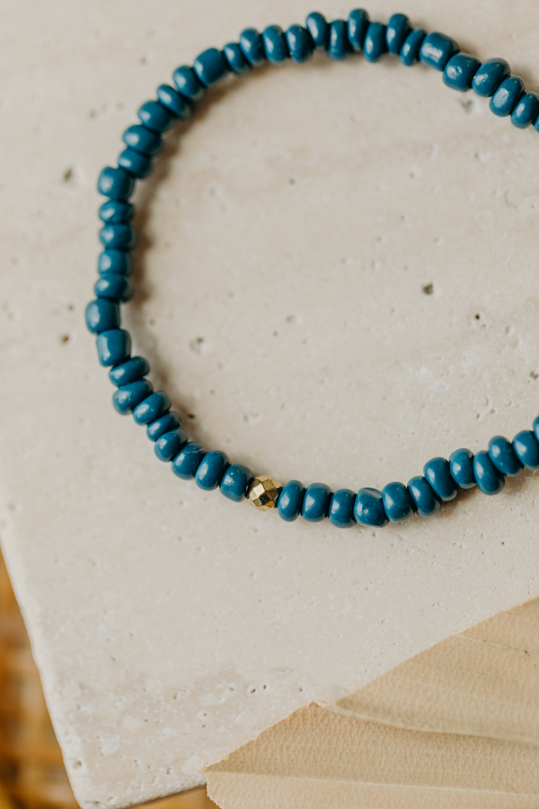 two-tone glass bead bracelet blue &amp;amp; cream