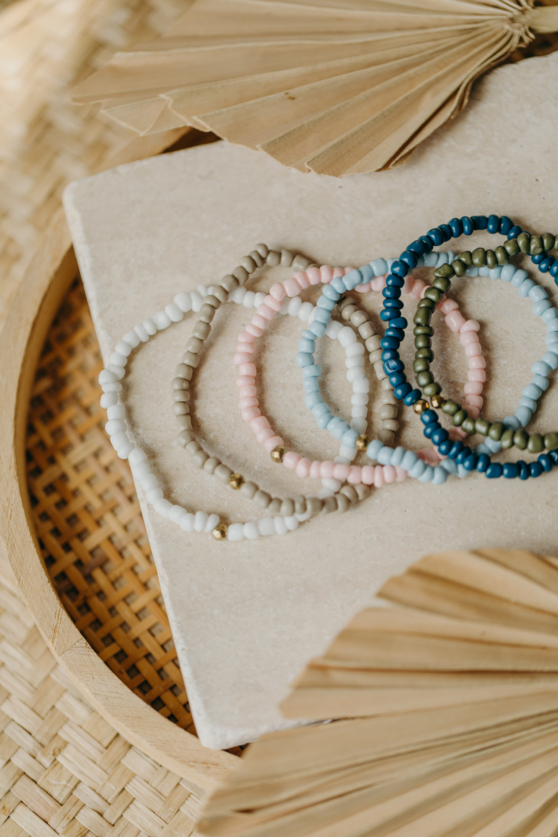two-tone glass bead bracelet blue &amp;amp; cream