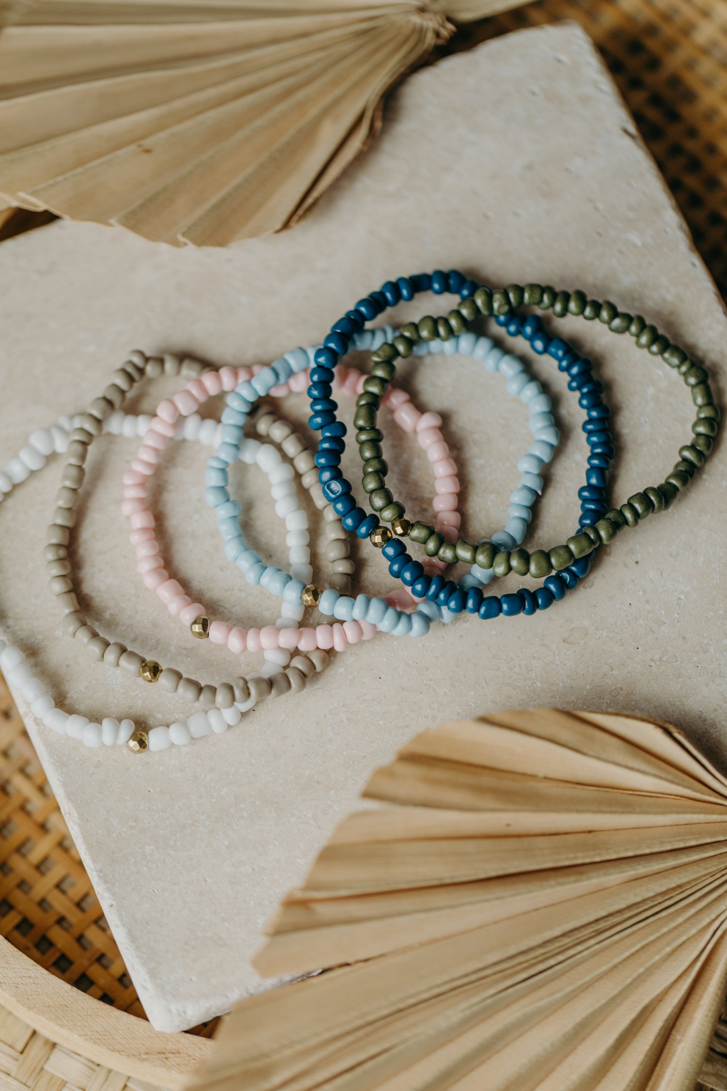 two-tone glass bead bracelet blue &amp;amp; cream