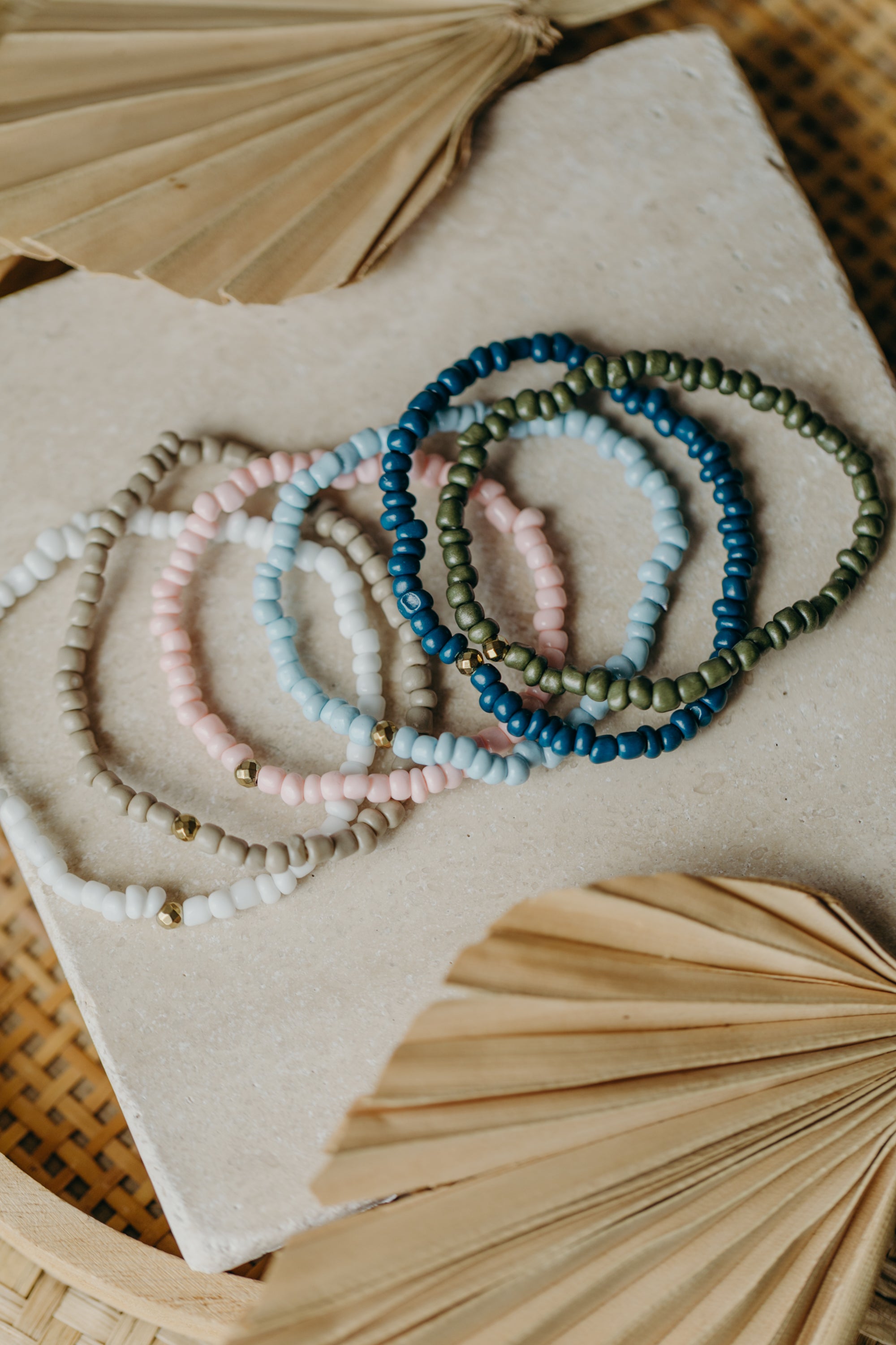 two-tone glass bead bracelet blue &amp;amp; cream
