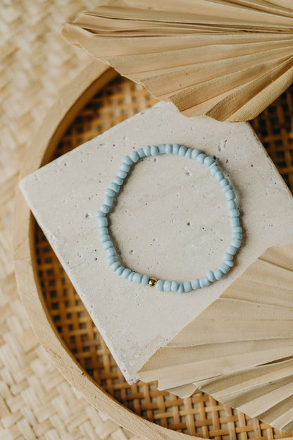 two-tone glass bead bracelet blue &amp;amp; cream