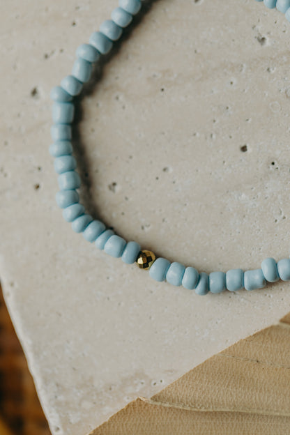 two-tone glass bead bracelet blue &amp;amp; cream