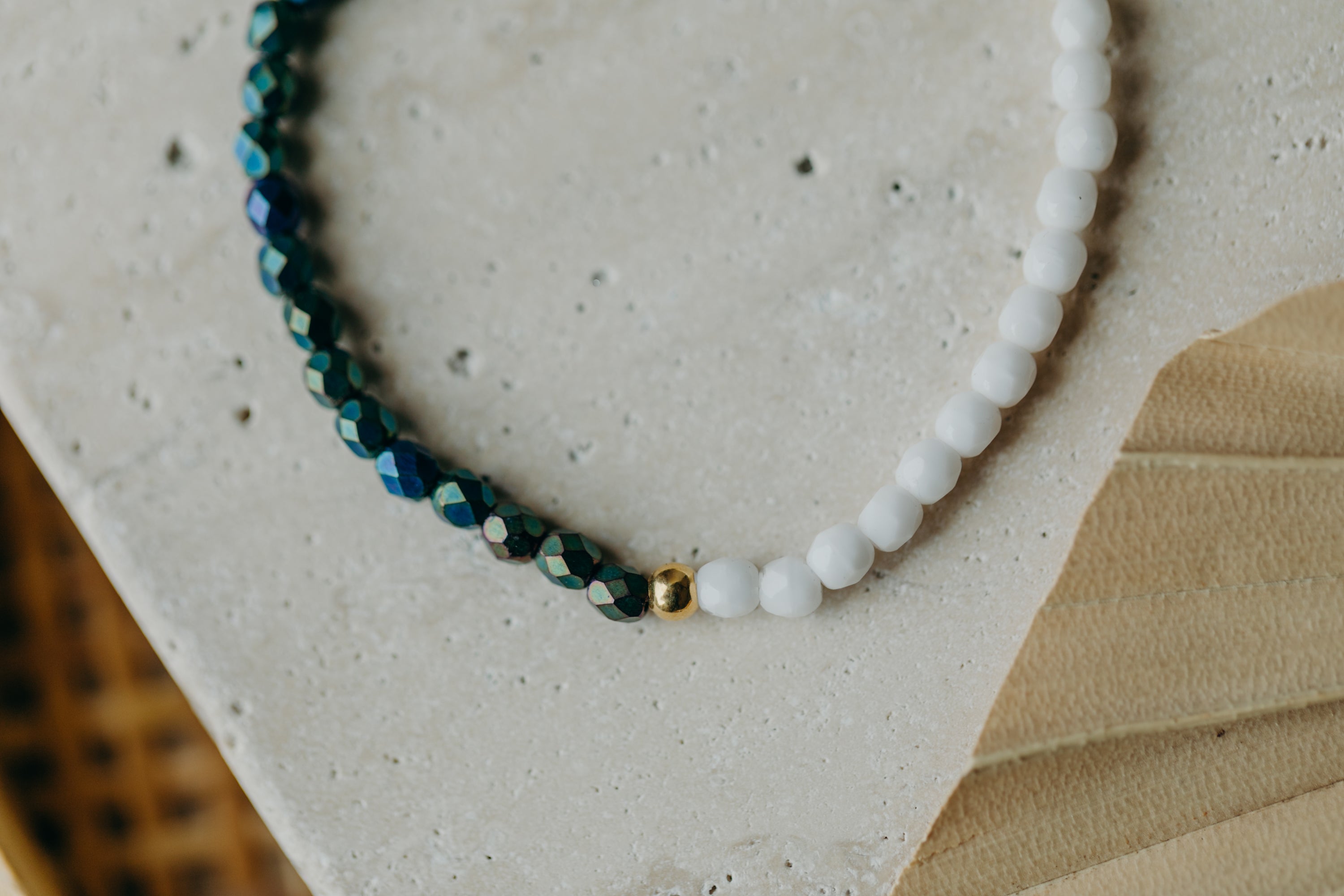 two-tone glass bead bracelet blue &amp;amp; cream
