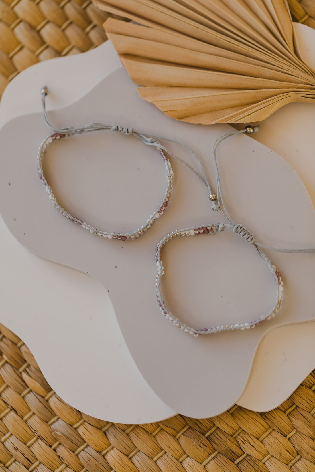 weiß lila Armband aus Rocailles Perlen