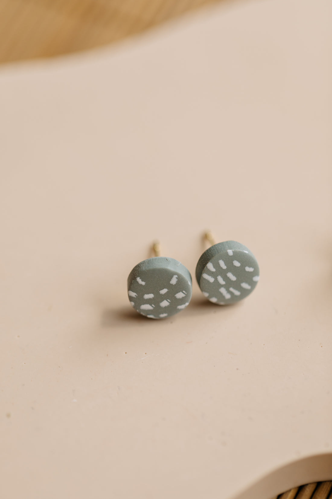 mint weiß gemusterte  Polymer Ton Ohrstecker