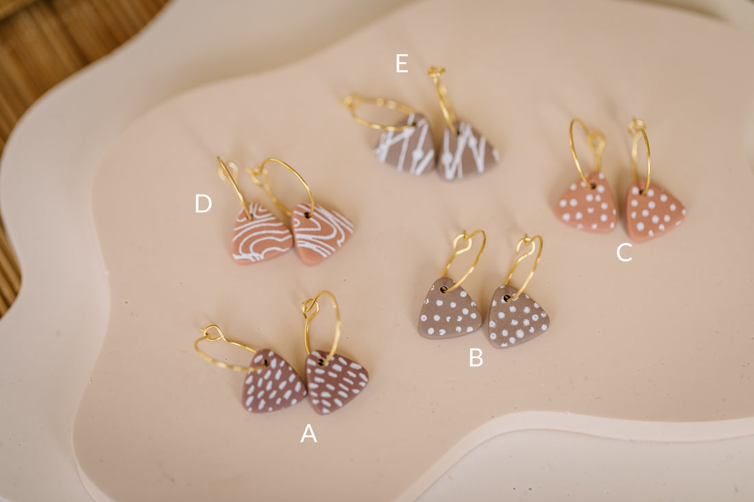 BERRY Kollektion - dreieckige Ohrringe aus Polymer Ton weißem Muster