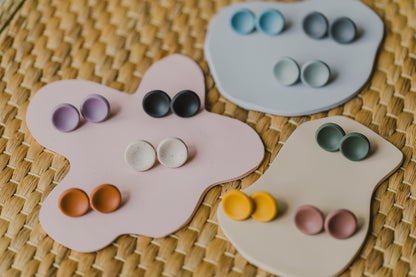 LUMI - runde große gebogene Ohrstecker aus Polymer Ton