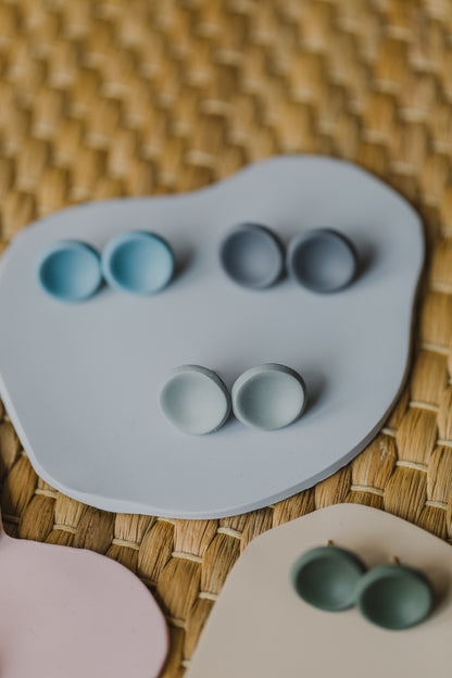 LUMI - runde große gebogene Ohrstecker aus Polymer Ton