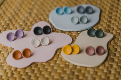 LUMI - runde große gebogene Ohrstecker aus Polymer Ton