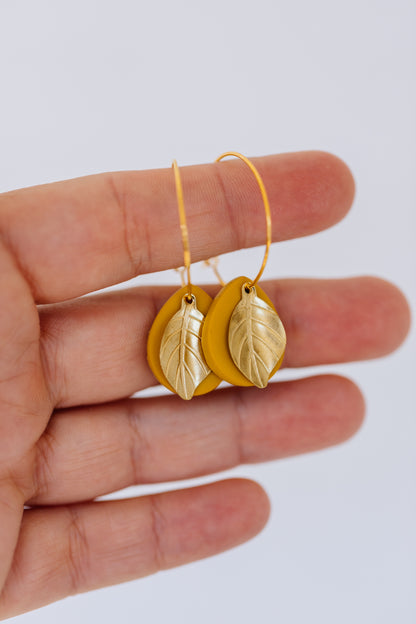 filigree creole made of titanium with various gemstones (aventurine)